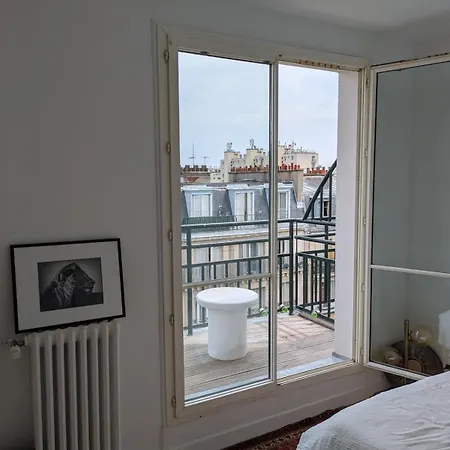 Eiffel Pearl Apartment