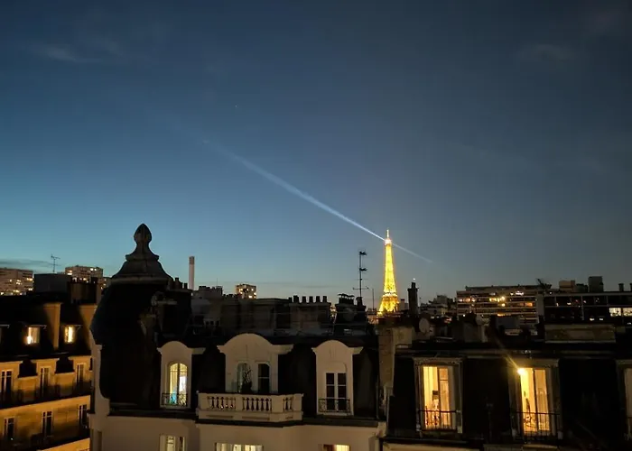 Eiffel Pearl * פריז